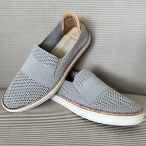 UGG Women's Sammy gray Slip-On Sneaker (slight sparkle) size 7